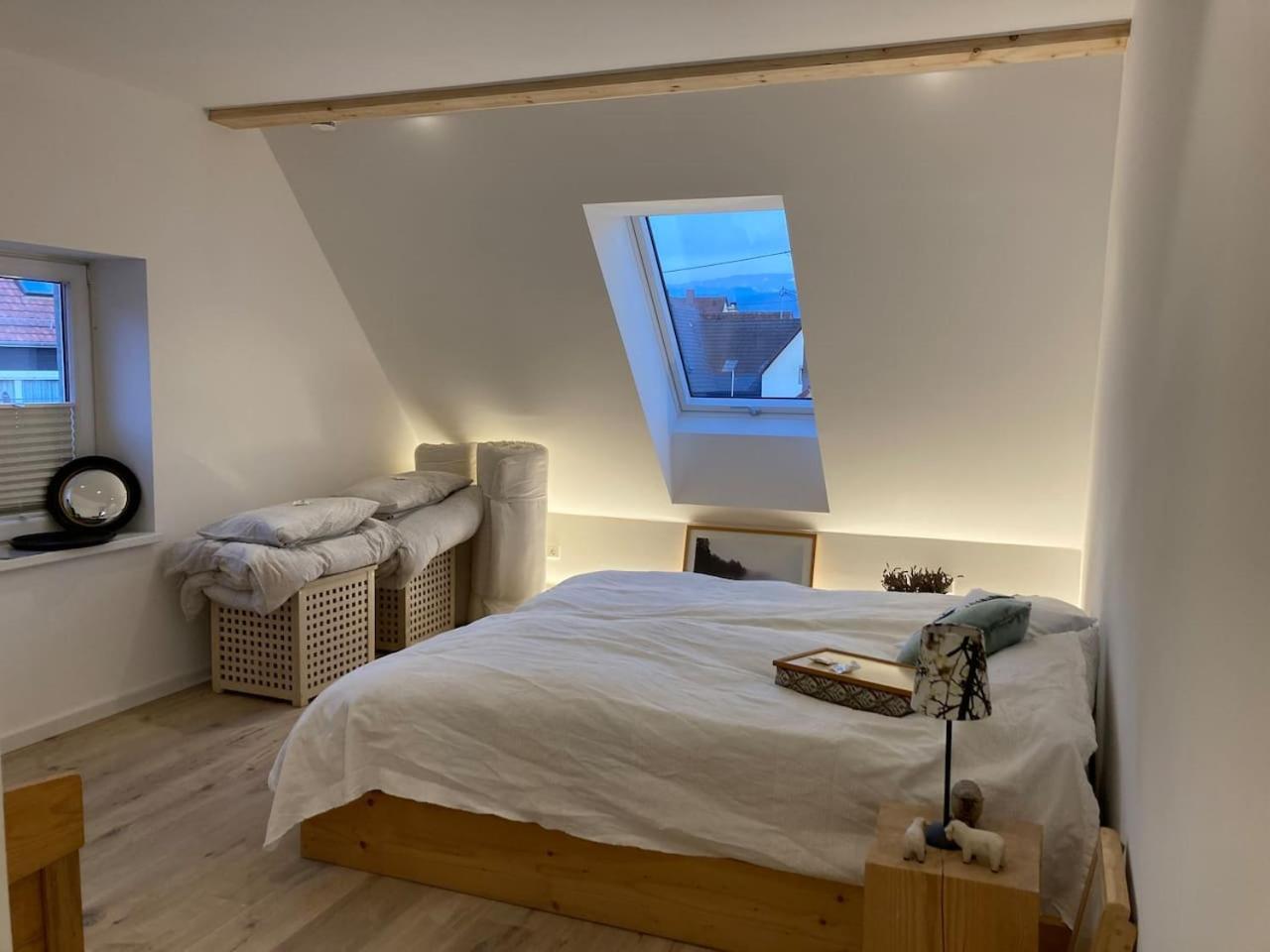 Neues Penthouse-Loft Mit Konuskarte Fuer Gratis Oepnv Apartment Ehrenkirchen Luaran gambar
